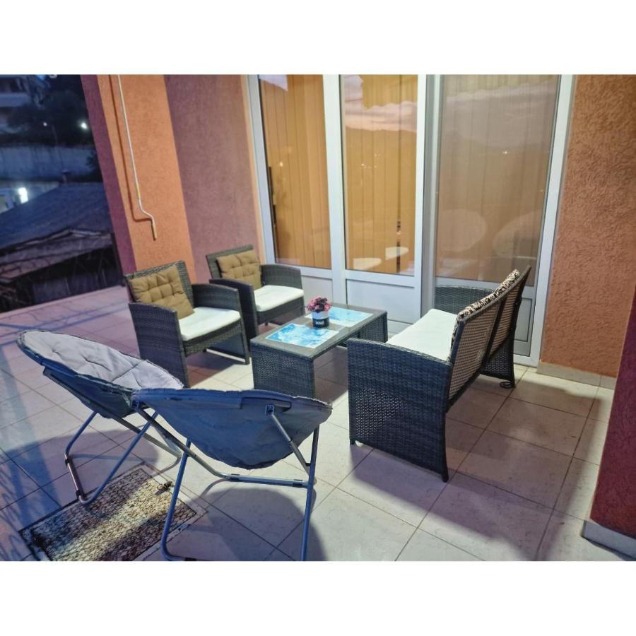 Family Apartment-Dilorena Бар Екстериор снимка