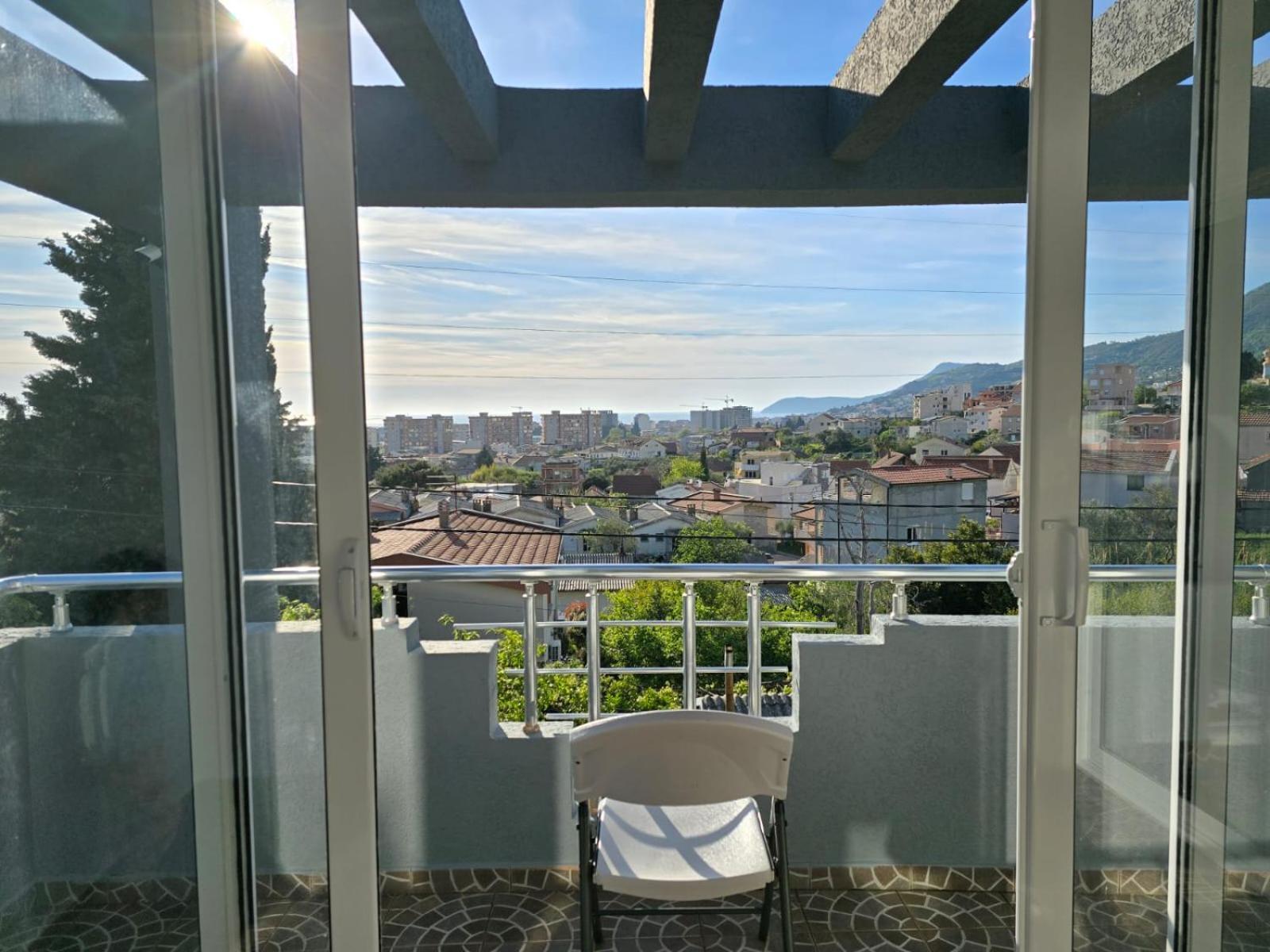 Family Apartment-Dilorena Бар Екстериор снимка